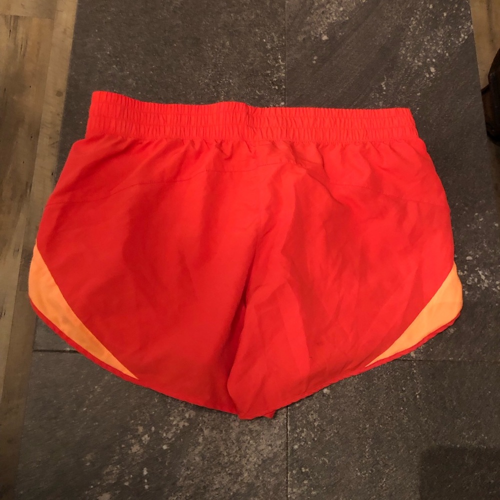 Athletic shorts - Picture 2 of 3
